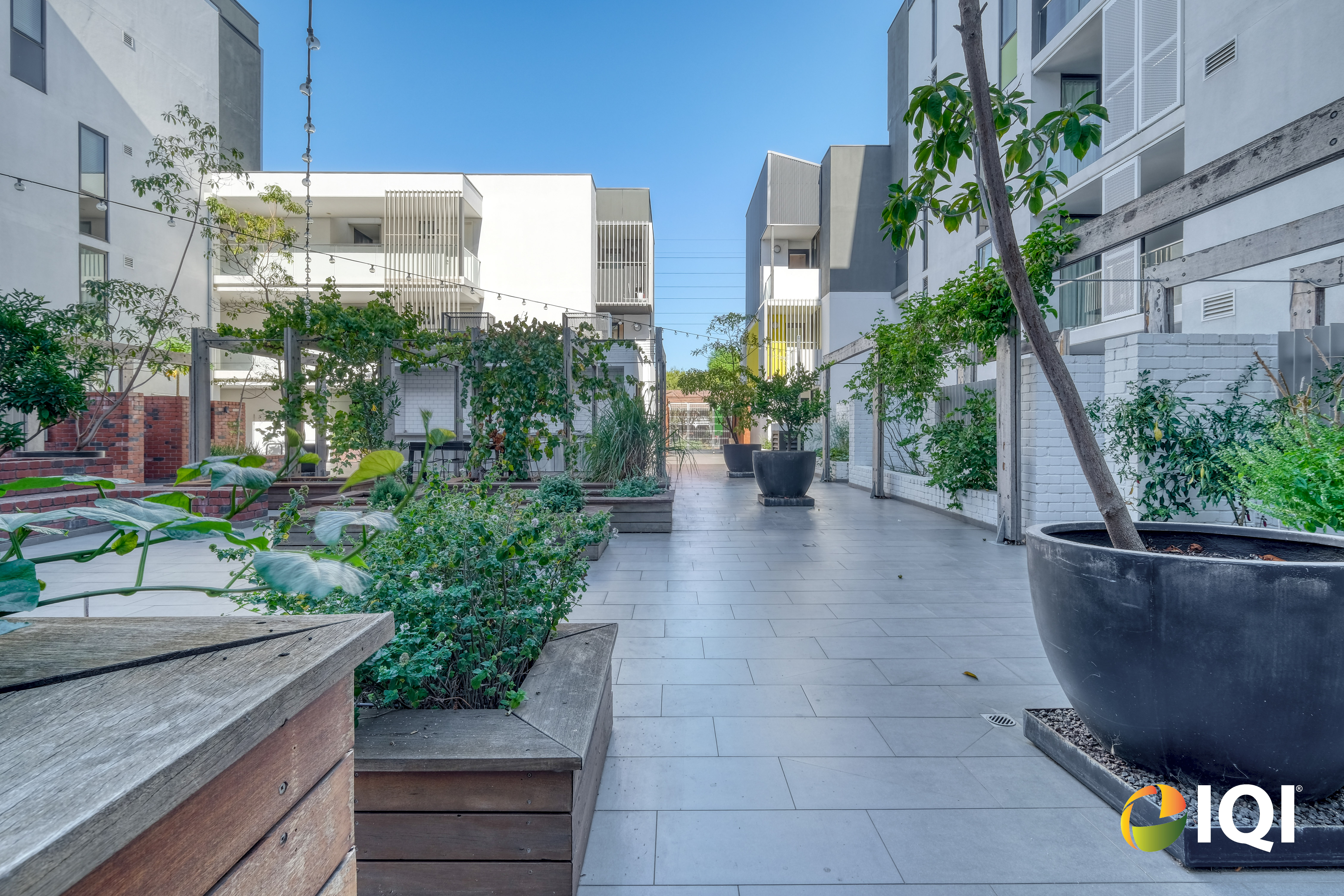 Modern Inner-City Living in a Quiet Pocket Near Hyde Park image