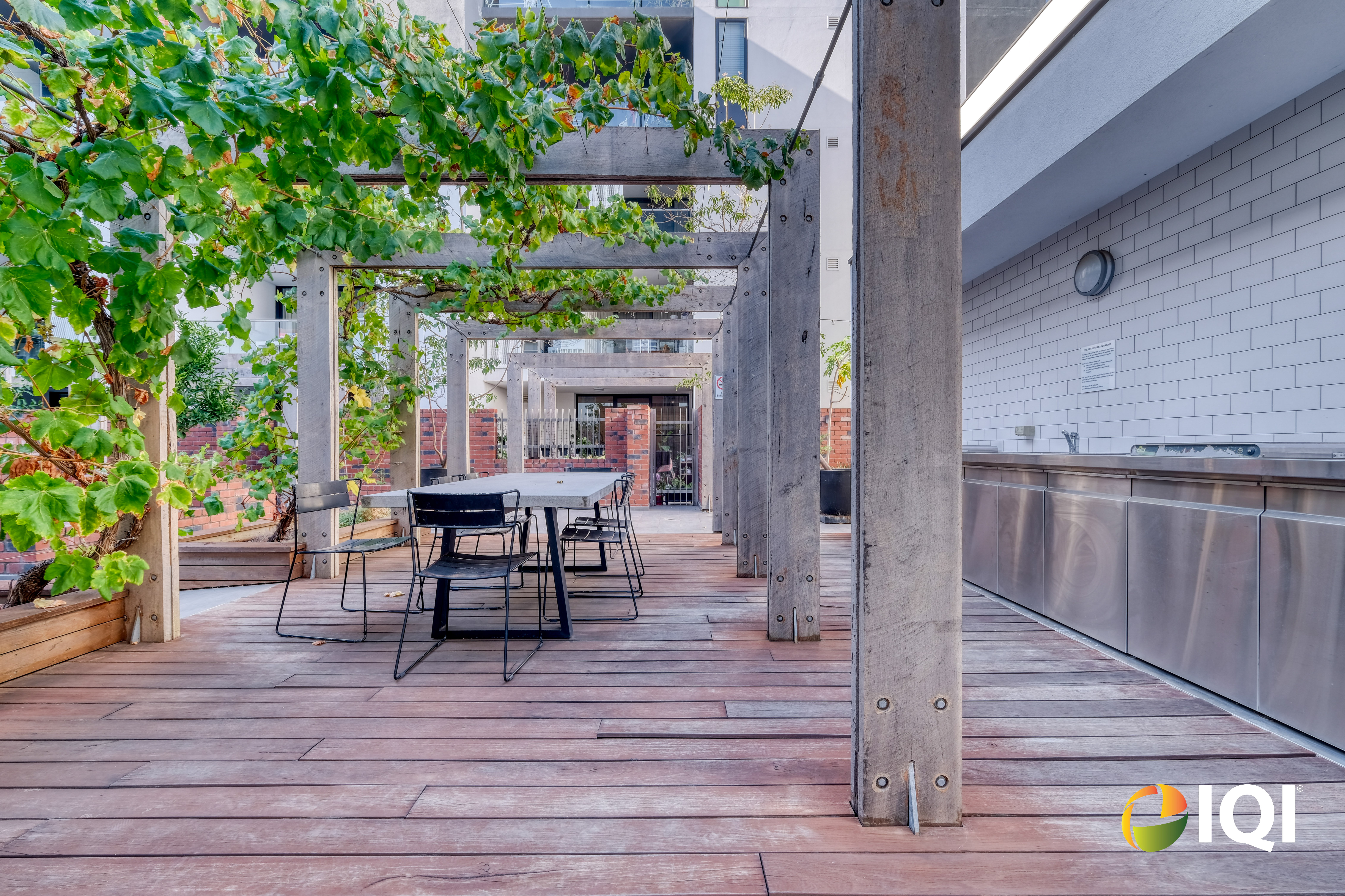 Modern Inner-City Living in a Quiet Pocket Near Hyde Park image