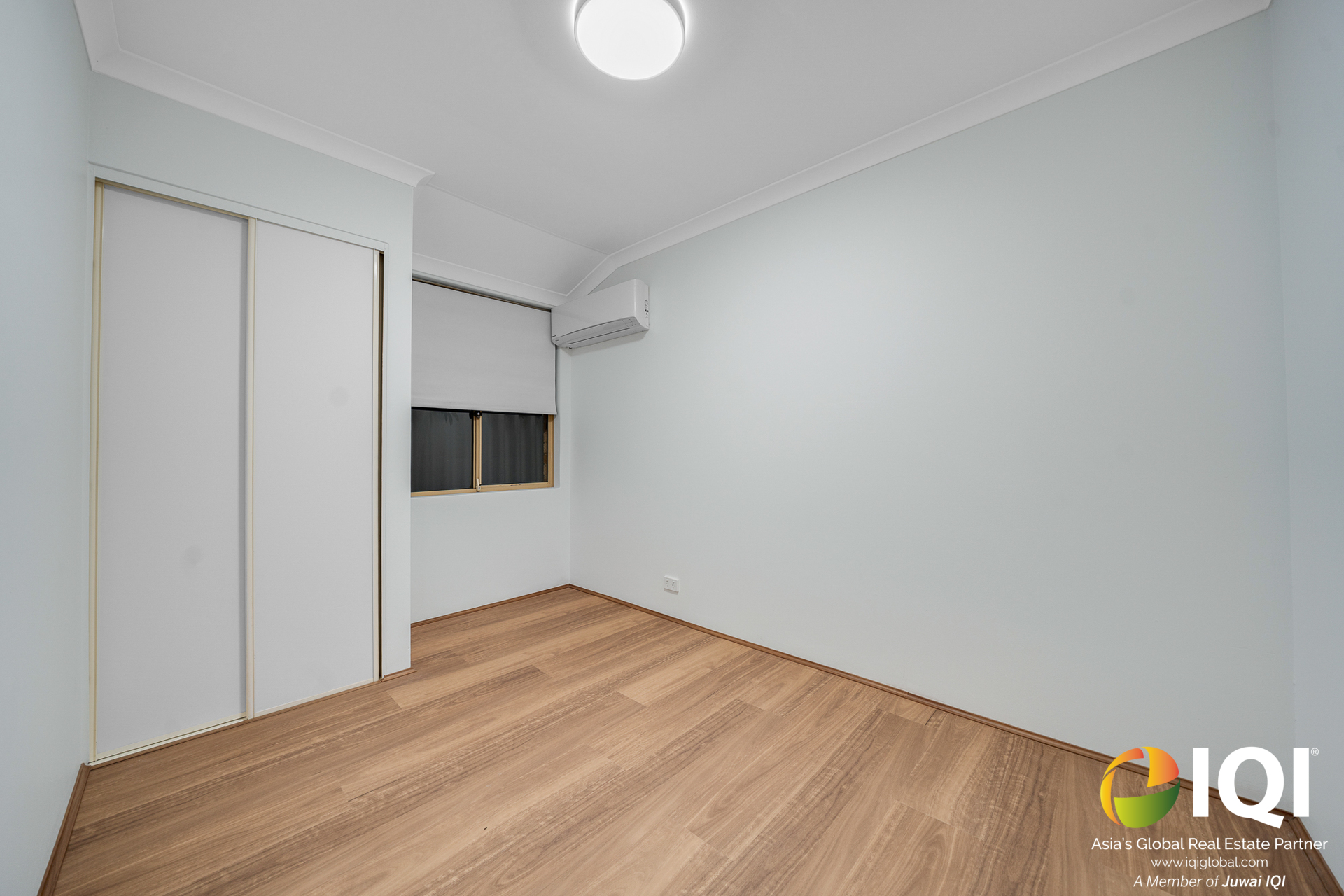 WAIKIKI GEM – FULLY RENOVATED 4x2 HOME + 50SQM WORKSHOP WITH GRANNY FLAT POTENTIAL – ONLY 5 MINUTES TO THE BEACH! image