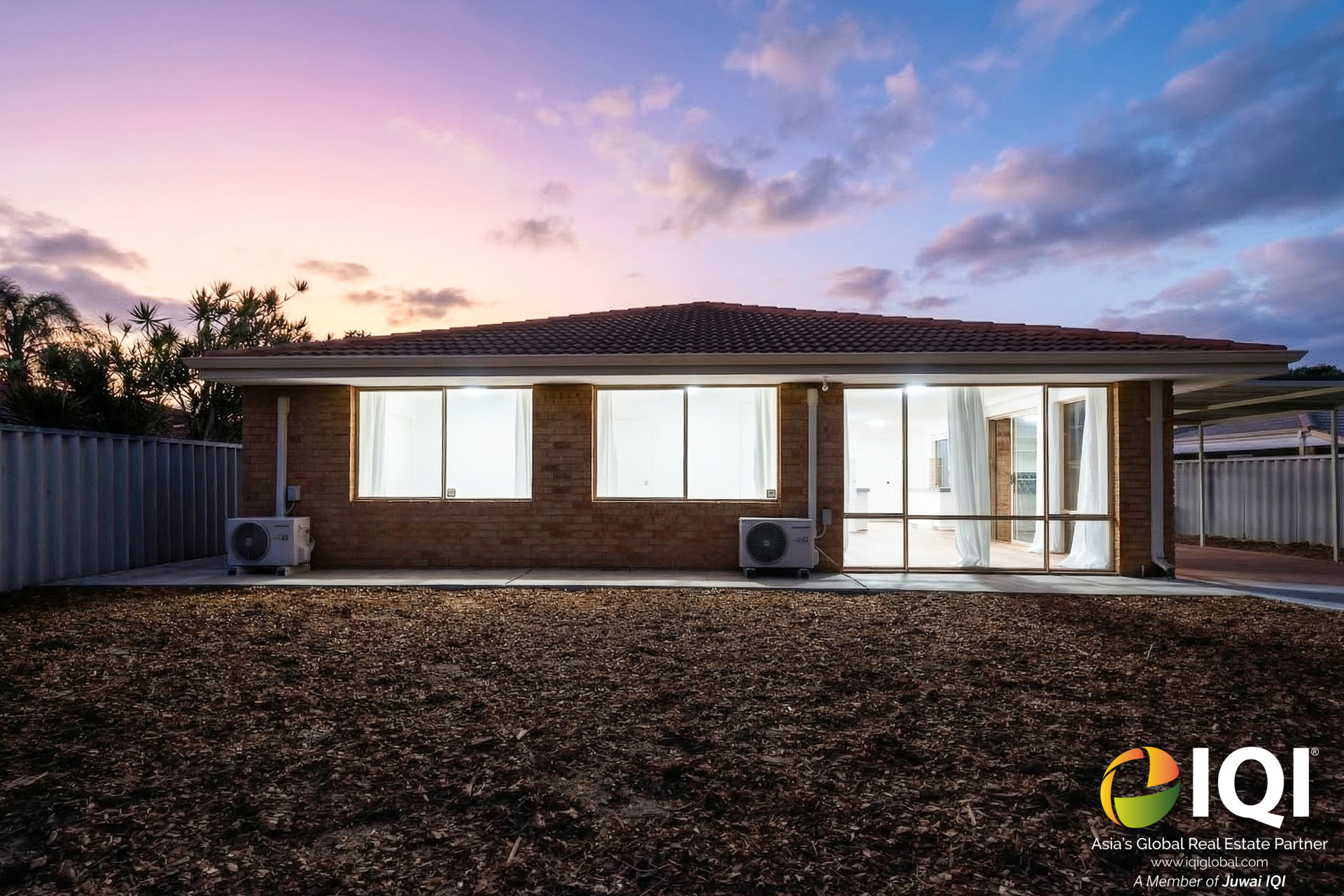 WAIKIKI GEM – FULLY RENOVATED 4x2 HOME + 50SQM WORKSHOP WITH GRANNY FLAT POTENTIAL – ONLY 5 MINUTES TO THE BEACH! image