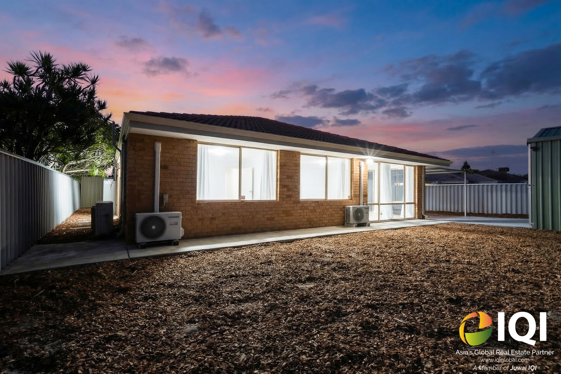 WAIKIKI GEM – FULLY RENOVATED 4x2 HOME + 50SQM WORKSHOP WITH GRANNY FLAT POTENTIAL – ONLY 5 MINUTES TO THE BEACH! image