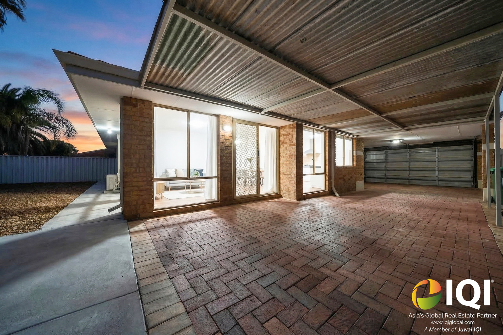 WAIKIKI GEM – FULLY RENOVATED 4x2 HOME + 50SQM WORKSHOP WITH GRANNY FLAT POTENTIAL – ONLY 5 MINUTES TO THE BEACH! image