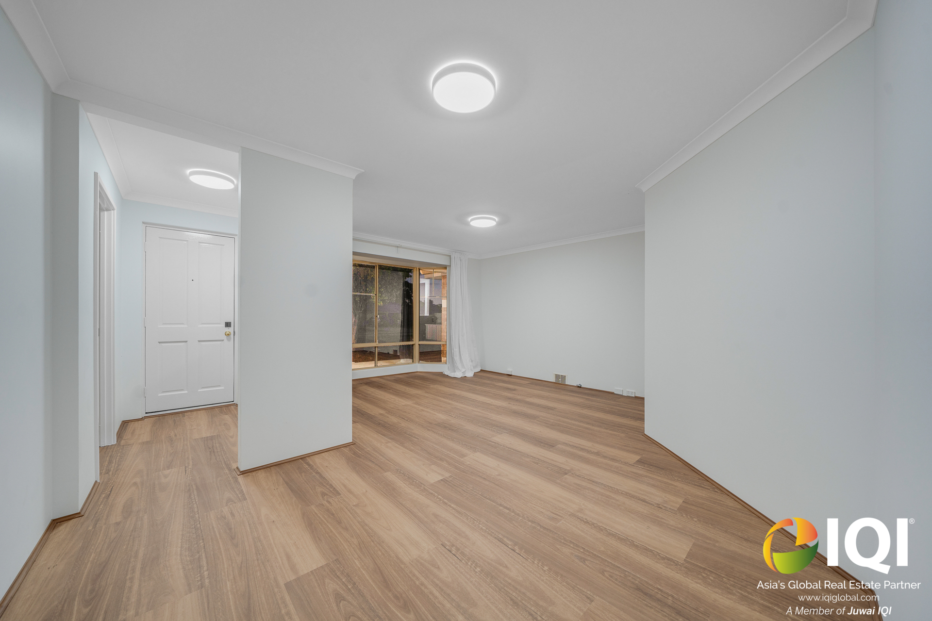 WAIKIKI GEM – FULLY RENOVATED 4x2 HOME + 50SQM WORKSHOP WITH GRANNY FLAT POTENTIAL – ONLY 5 MINUTES TO THE BEACH! image