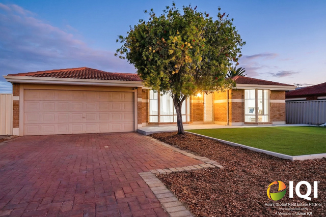 WAIKIKI GEM – FULLY RENOVATED 4x2 HOME + 50SQM WORKSHOP WITH GRANNY FLAT POTENTIAL – ONLY 5 MINUTES TO THE BEACH! image