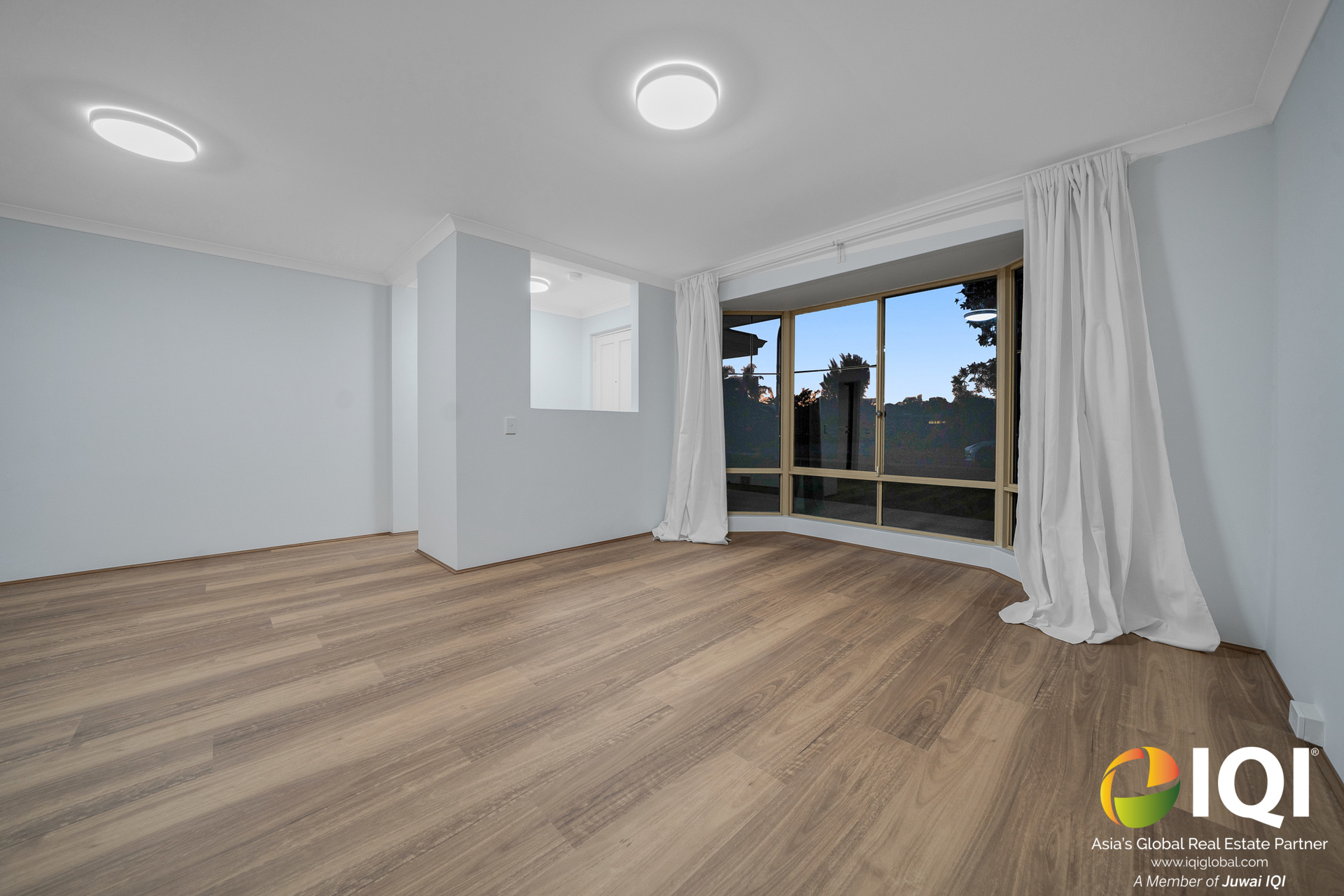 WAIKIKI GEM – FULLY RENOVATED 4x2 HOME + 50SQM WORKSHOP WITH GRANNY FLAT POTENTIAL – ONLY 5 MINUTES TO THE BEACH! image