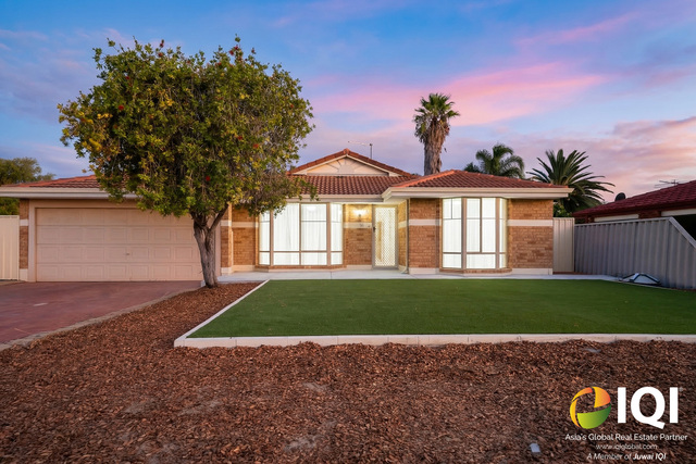WAIKIKI GEM – FULLY RENOVATED 4x2 HOME + 50SQM WORKSHOP WITH GRANNY FLAT POTENTIAL – ONLY 5 MINUTES TO THE BEACH! photo