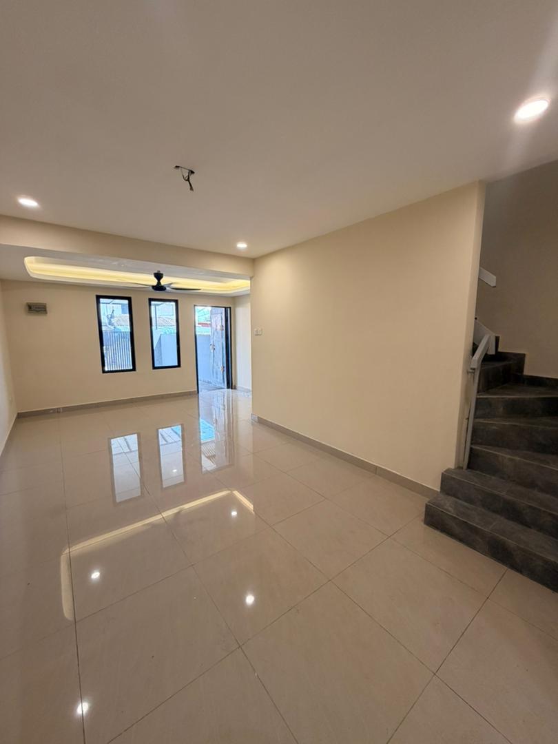 Taman Desa Cemerlang 2 Sty Low Cost,Jalan Lanjut,Ulu Tiram,Renovated image