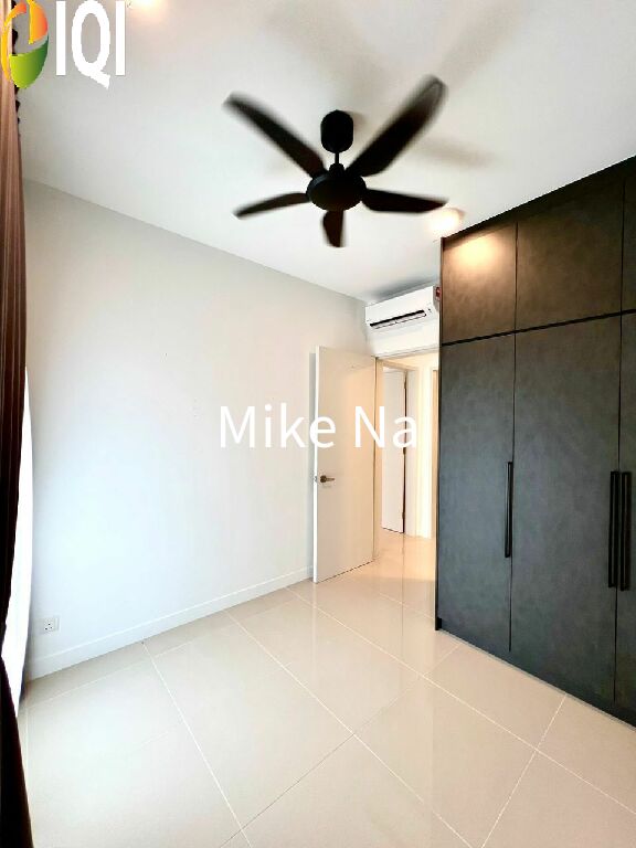Lakefront Condominium | Emerald Hills @ Alam Damai image