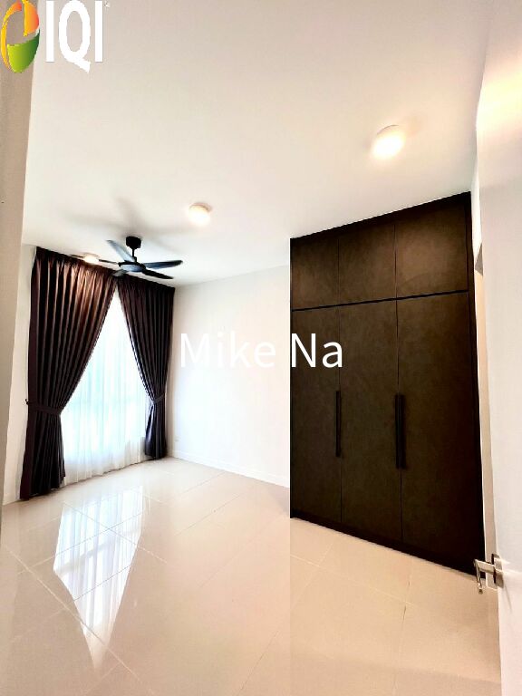 Lakefront Condominium | Emerald Hills @ Alam Damai image