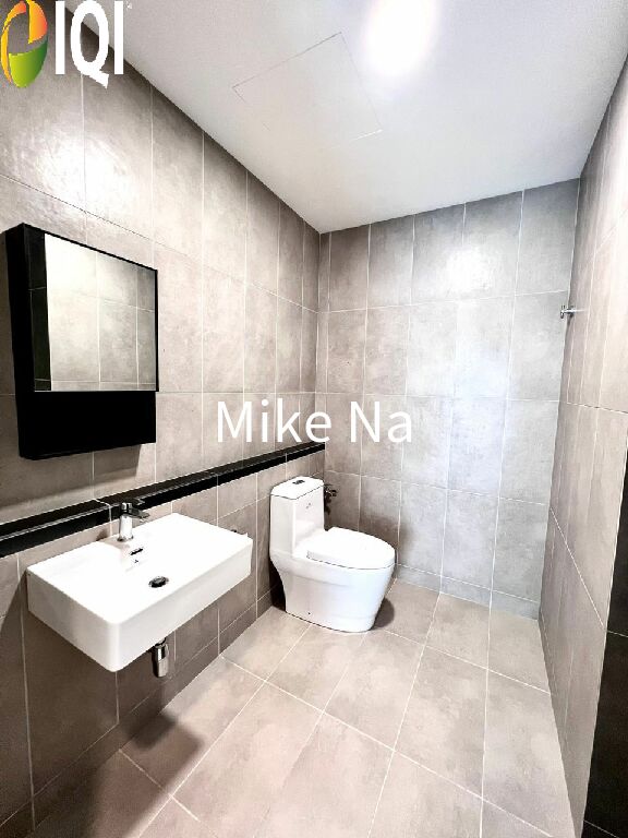 Lakefront Condominium | Emerald Hills @ Alam Damai image
