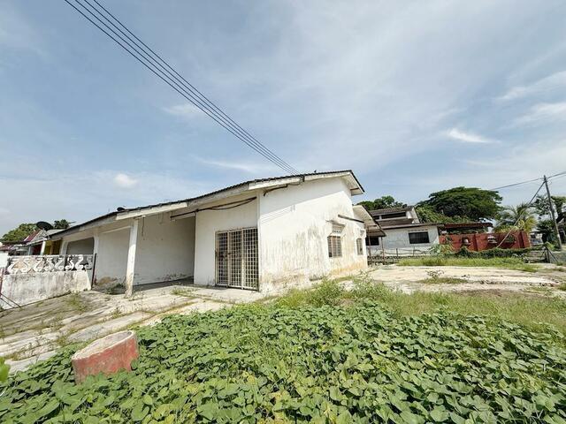 Puteri Wangsa 1 Sty Corner Lot,Jalan Keris,Ulu Tiram,Original Condition photo