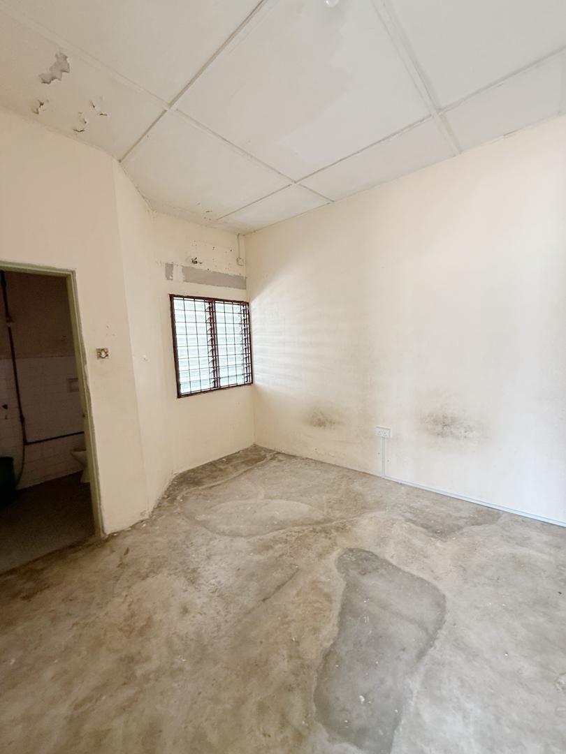 Puteri Wangsa 1 Sty Corner Lot,Jalan Keris,Ulu Tiram,Original Condition image