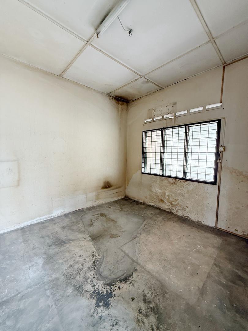 Puteri Wangsa 1 Sty Corner Lot,Jalan Keris,Ulu Tiram,Original Condition image