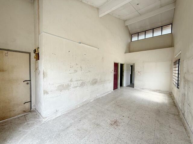 Puteri Wangsa 1 Sty Corner Lot,Jalan Keris,Ulu Tiram,Original Condition image