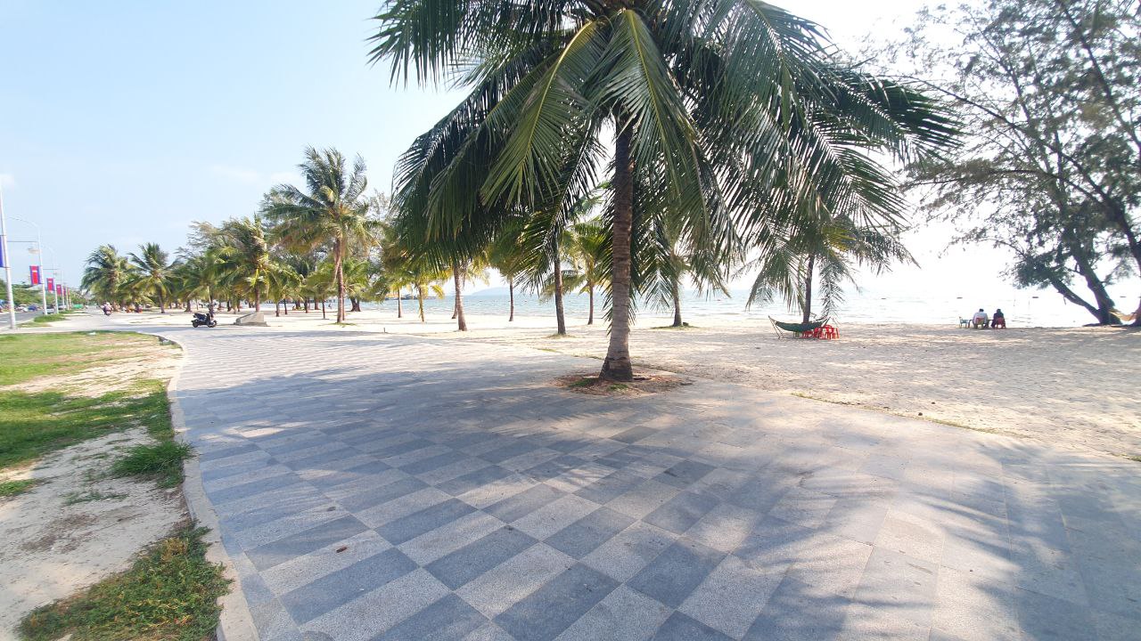 Land in from of Otres Beach image