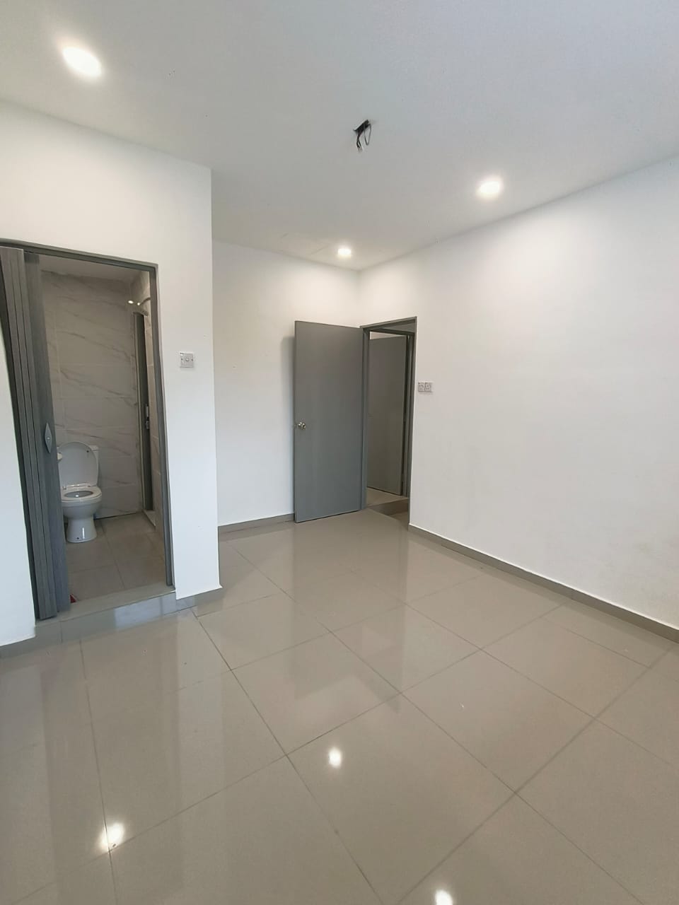 Taman Desa Jaya 2 Sty Low Cost,Jalan Danau,Johor Bahru,Renovated image