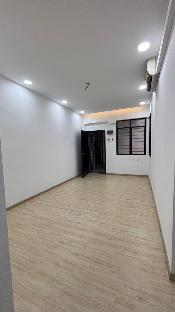 Taman Daya Medium Cost Flat,Jalan Enau,Johor Bahru,Renovated,Level 4 image