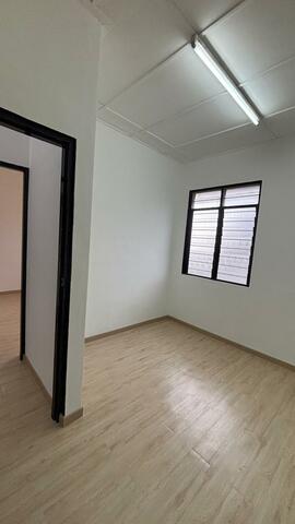 Taman Daya Medium Cost Flat,Jalan Enau,Johor Bahru,Renovated,Level 4 image