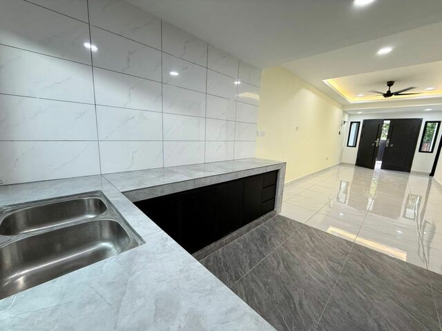 Taman Zamrud 1 Sty Low Cost,Jalan Zamrud,Ulu Tiram,Renovated,Extend image