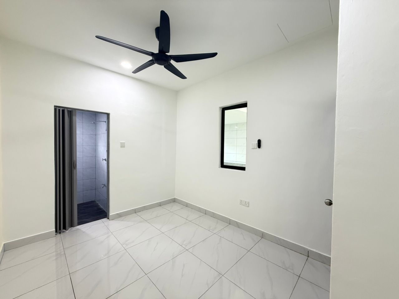 Taman Zamrud 1 Sty Low Cost,Jalan Zamrud,Ulu Tiram,Renovated,Extend image