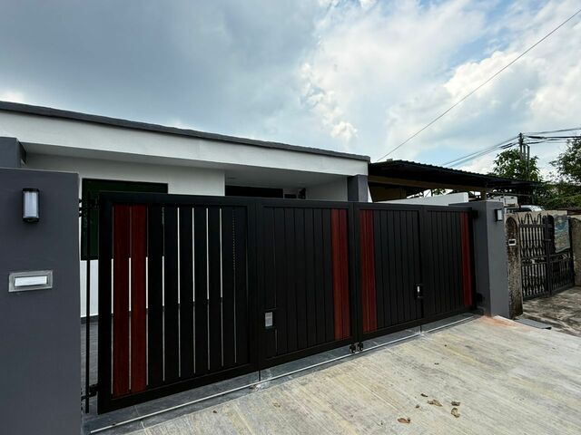 Taman Zamrud 1 Sty Low Cost,Jalan Zamrud,Ulu Tiram,Renovated,Extend image