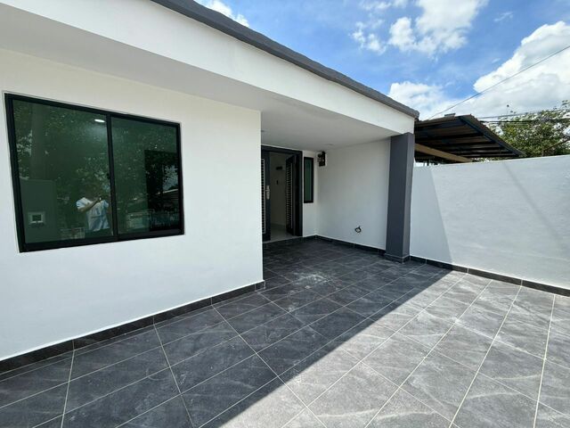 Taman Zamrud 1 Sty Low Cost,Jalan Zamrud,Ulu Tiram,Renovated,Extend image
