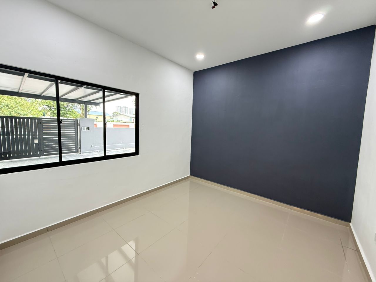 Taman Bunga Ros 1 Sty Semi D,Renovated,Extend,Taman Daya,Johor Bahru image