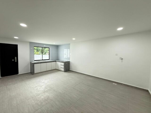 Taman Bunga Ros 1 Sty Semi D,Renovated,Extend,Taman Daya,Johor Bahru image