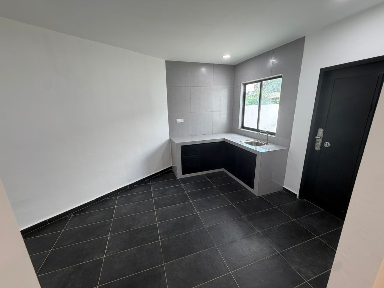 Taman Johor Jaya 2 Sty Low Cost,Jalan Anggerik,Johor Bahru,Corner Lot image