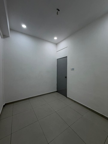 Taman Perling Low Cost Flat,Jalan Camar,Johor Bahru,Level 4,Renovated