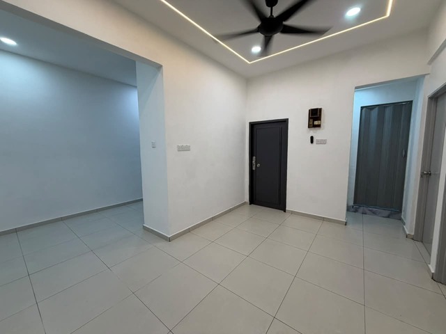 Taman Perling Low Cost Flat,Jalan Camar,Johor Bahru,Level 4,Renovated image