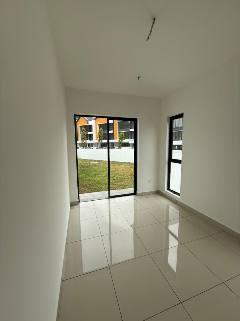 East 57 (Residensi Laman Timur) image
