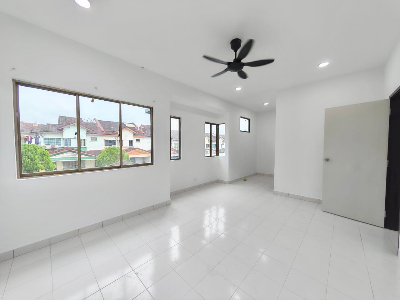 Taman Puteri Wangsa 2 Sty Endlot,Full Loan,Ulu Tiram,Puteri Park,Renovated image