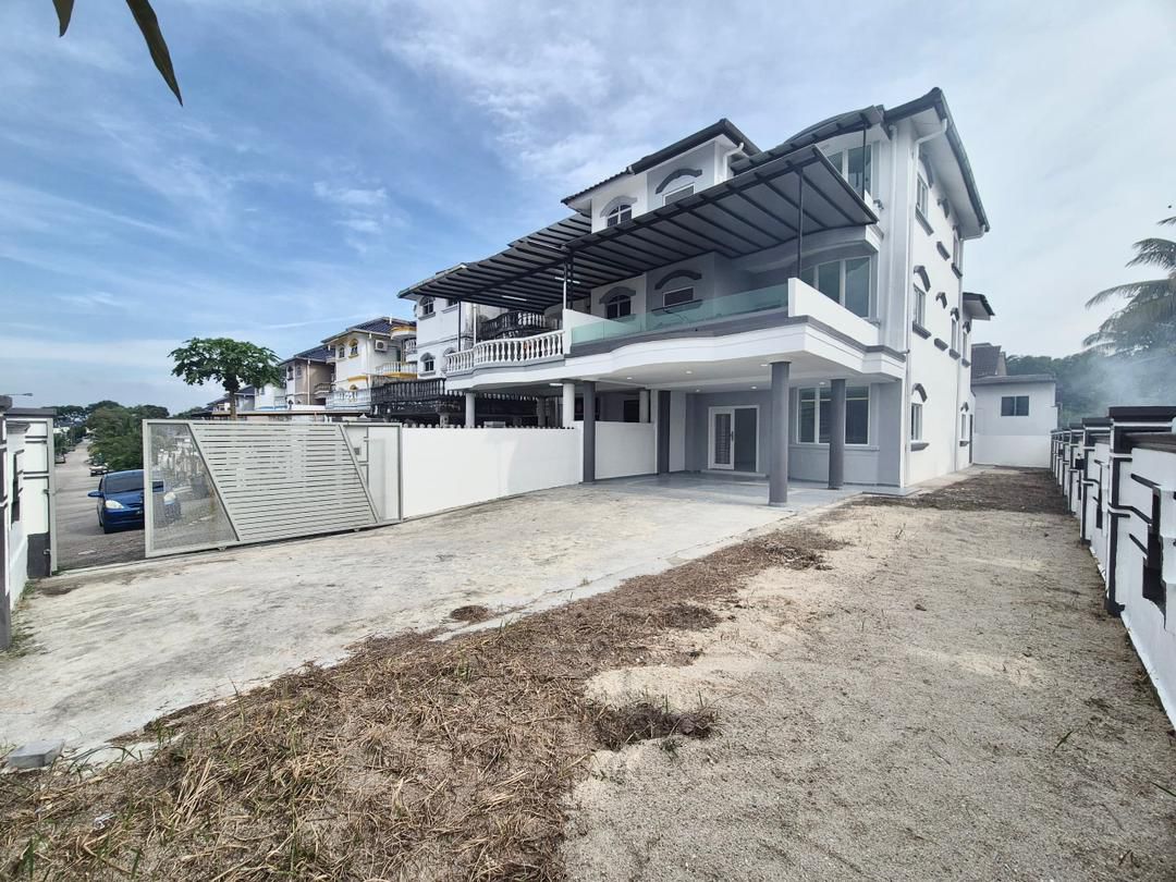 Taman Pulai Utama 2.5 Sty Corner Lot,Jalan Pulai,Skudai,Renovated image