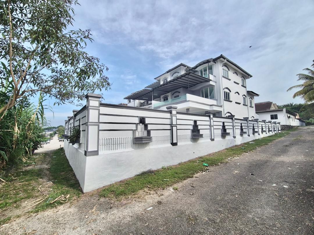 Taman Pulai Utama 2.5 Sty Corner Lot,Jalan Pulai,Skudai,Renovated image