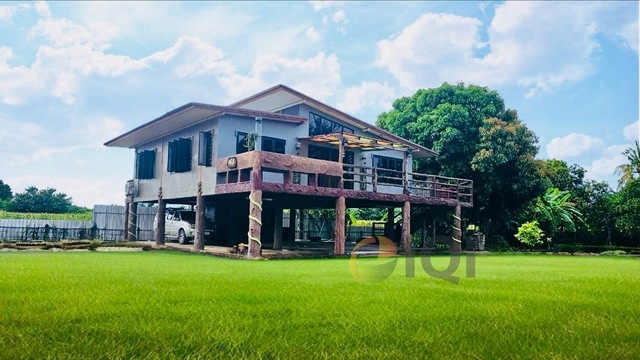 Large detached house for sale with 2 rai of land in Ban Rai District, Uthai Thani Province. photo