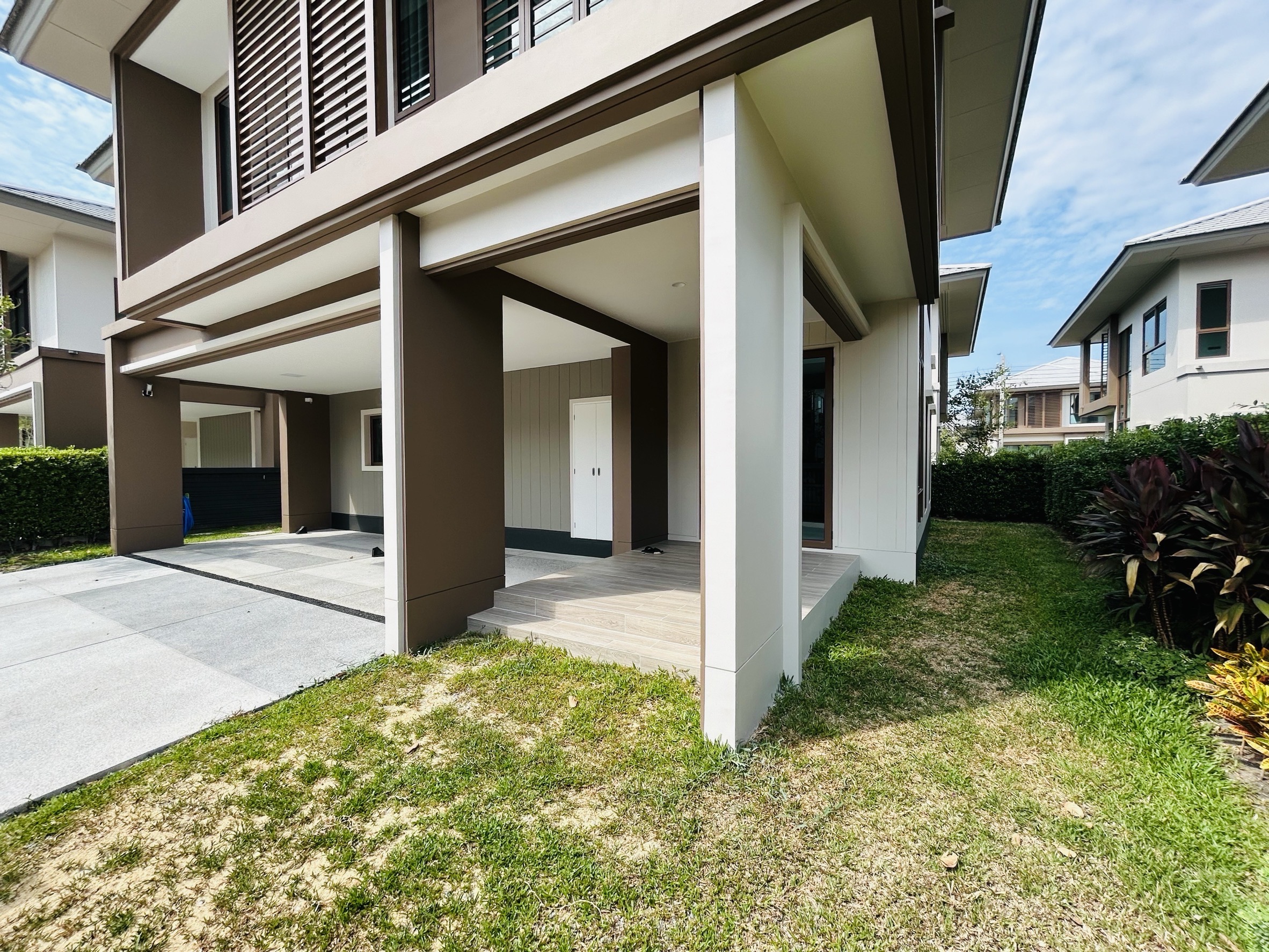 Luxury 2-story detached house for sale in Burasiri Krungthep Kreetha near Airport Rail Link and Brighton International School. image