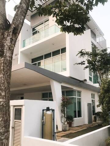 Clover Garden Residence image