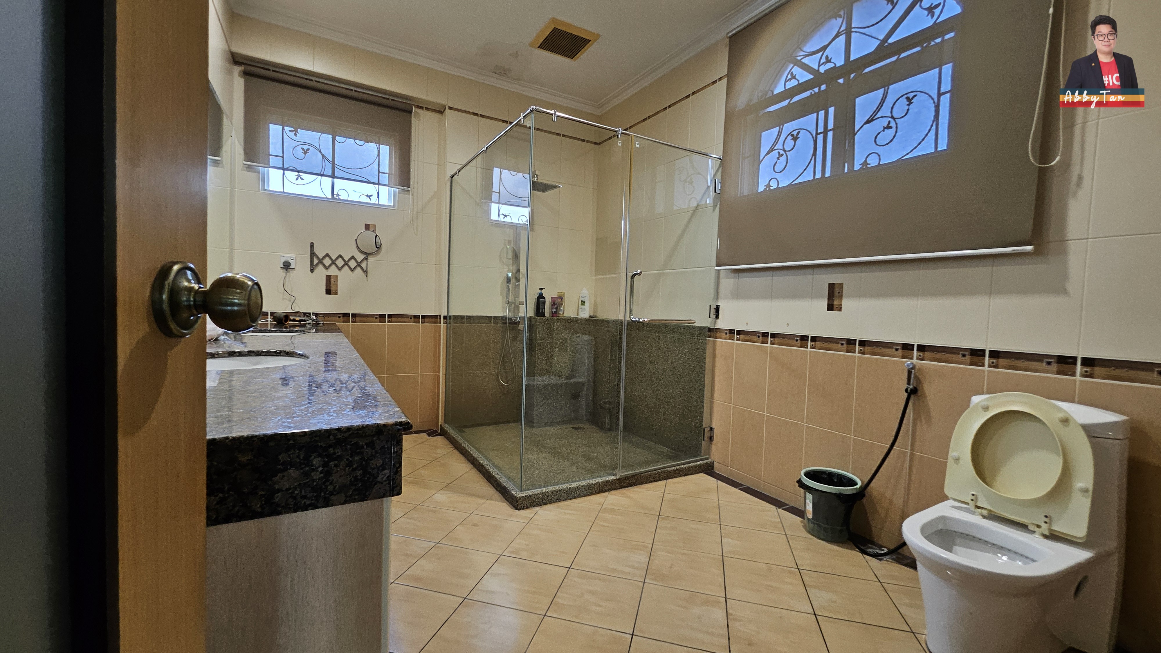 WOW! Huge Prestige Bungalow For Rent in Kolombong | 18,038 sqft Land image
