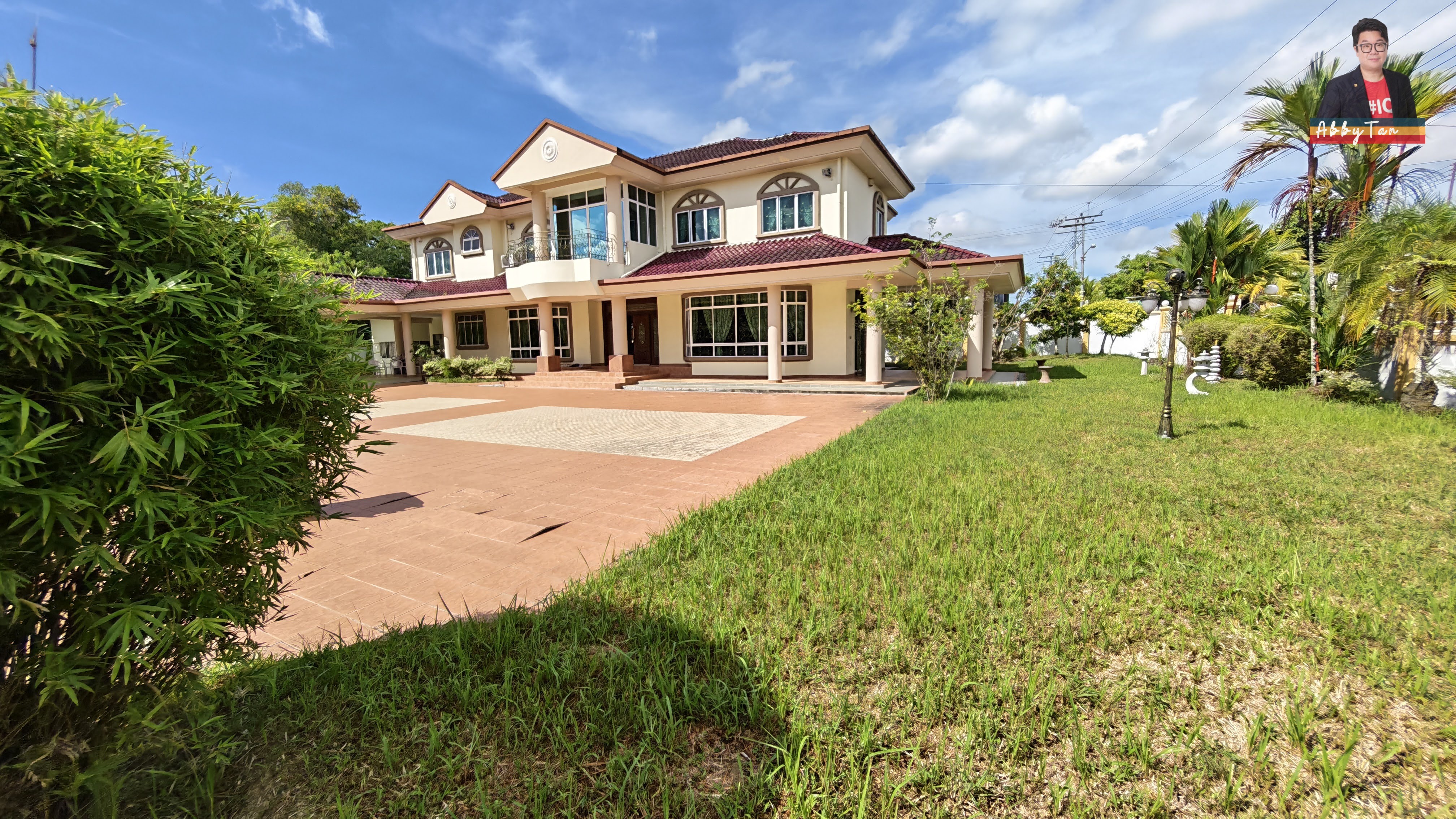 WOW! Huge Prestige Bungalow For Rent in Kolombong | 18,038 sqft Land image