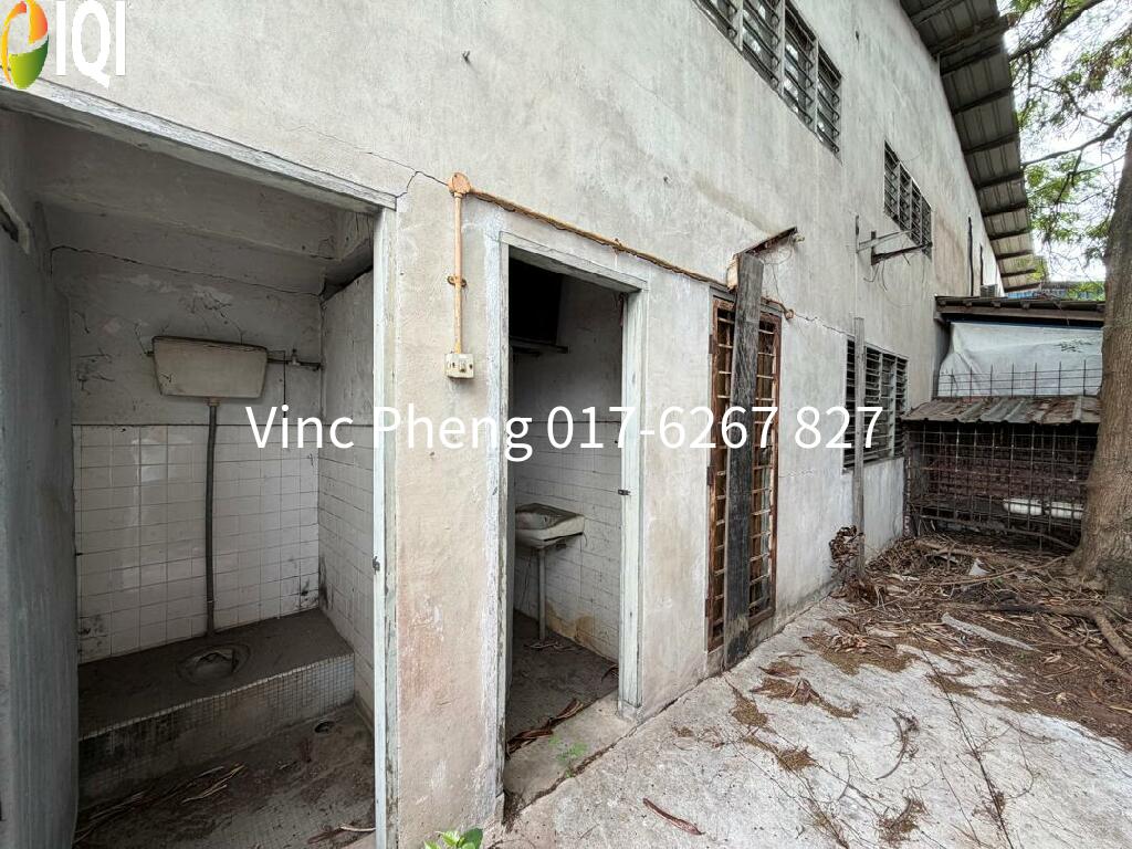 INDUSTRIAL WAREHOUSE 2,880 Sqft with EXTRA LAND @ Malim Jaya, Melaka image