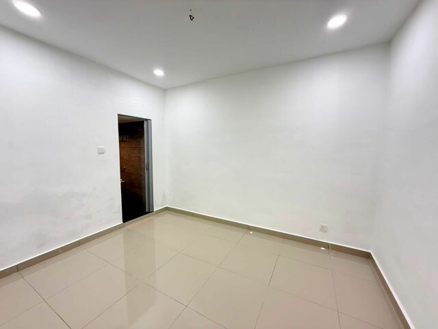 Taman Sri Skudai 1 Sty Low Cost,Jalan Emas,Skudai,Renovated,Extend image