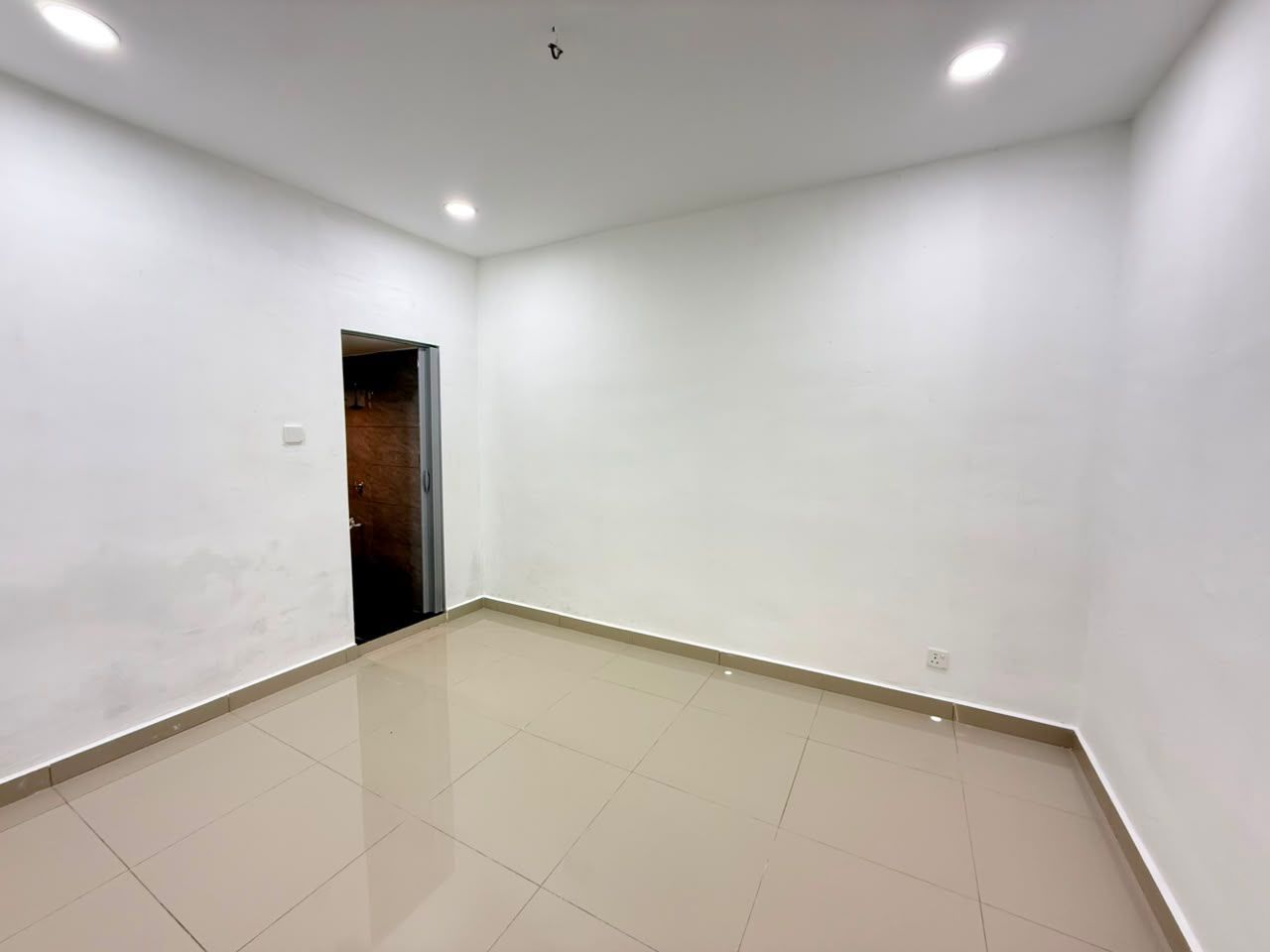 Taman Sri Skudai 1 Sty Low Cost,Jalan Emas,Skudai,Renovated,Extend image