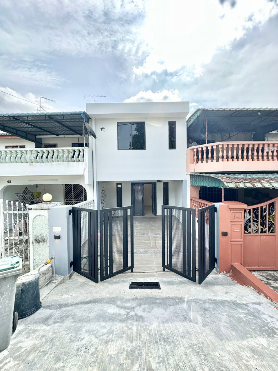 Taman Megah Ria 2 Sty Low Cost,Jalan Cenderai,Masai,Renovated image