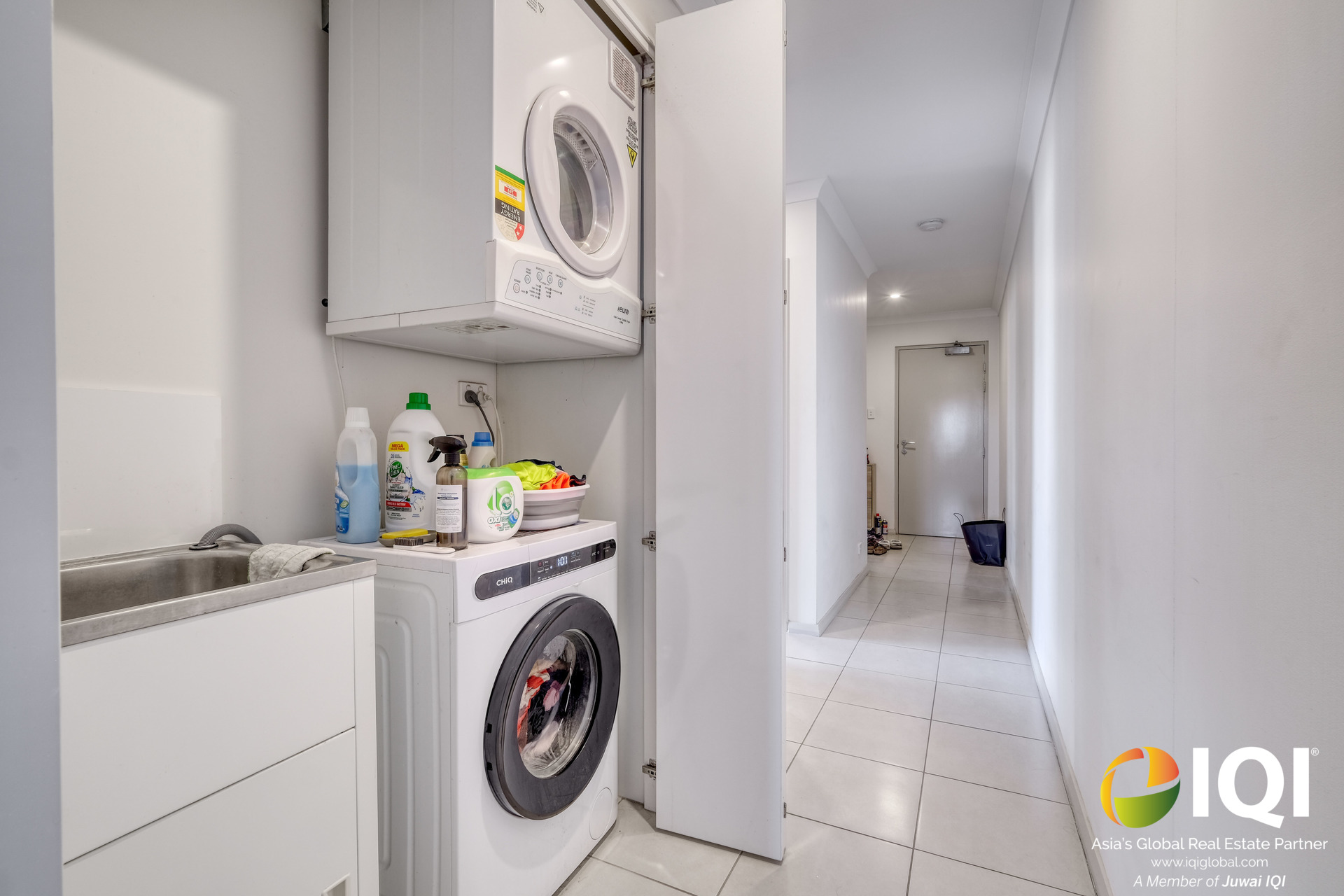 Rarely Found Space, Modern 2 Bed, 2 Bath Apartment image