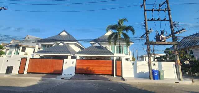 Ready-to-Move-In Luxury Pool Villa in Chalong, Phuket image