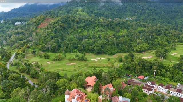Luxury Hillside Bungalow Estate For Sale in Bukit Tinggi Resort, Bentong | Golf Course View | 18,740 Sqft Land photo
