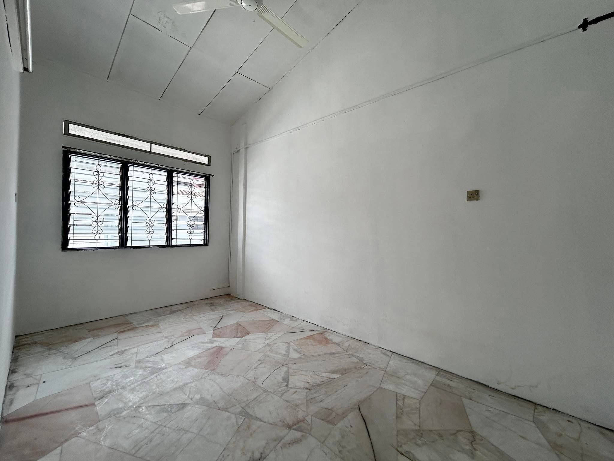 Buntong First Garden Taman Rishah Double Storey House For Sales image