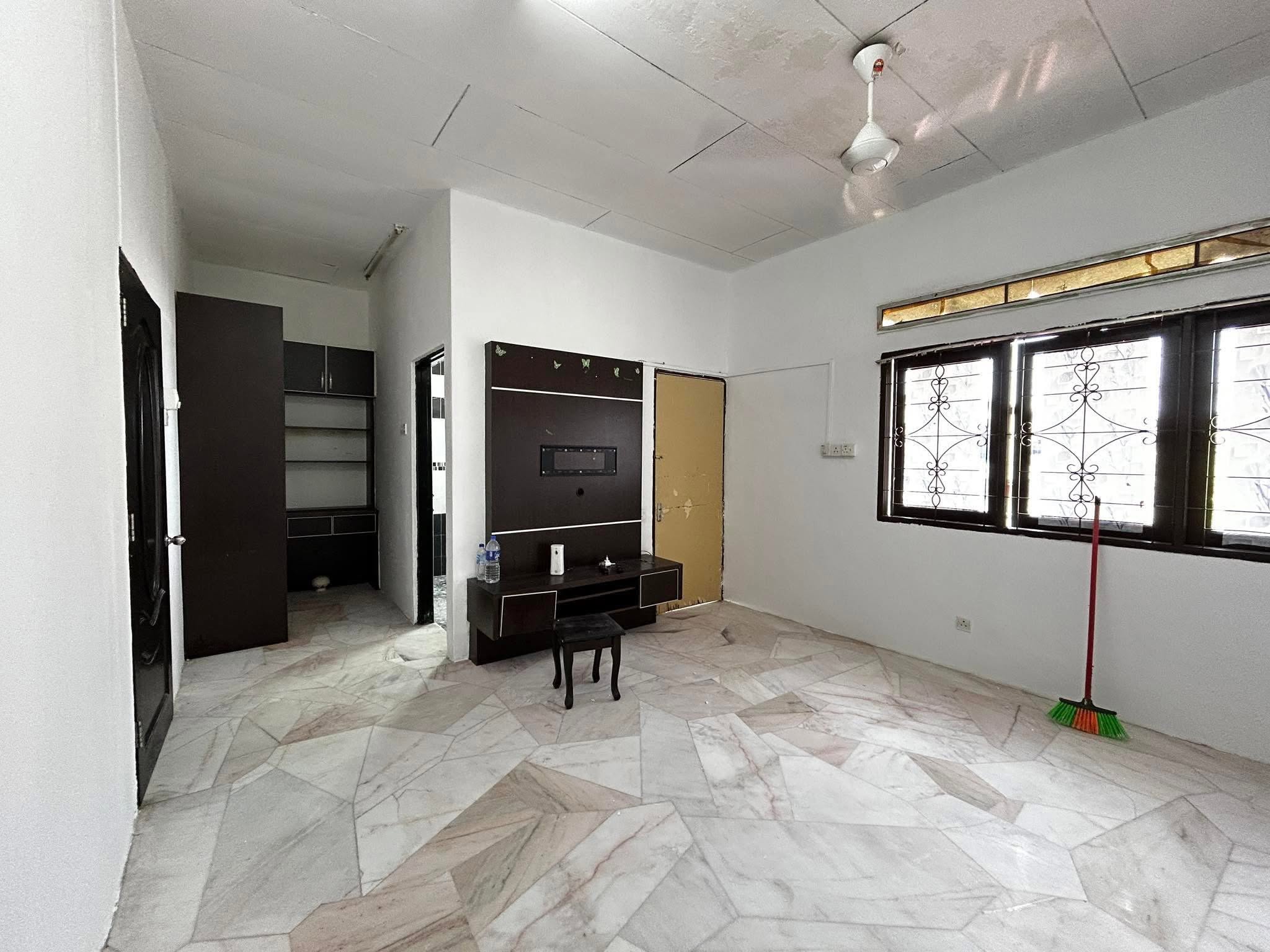 Buntong First Garden Taman Rishah Double Storey House For Sales image