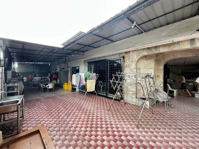 First Garden Single Storey Corner House For Sales image